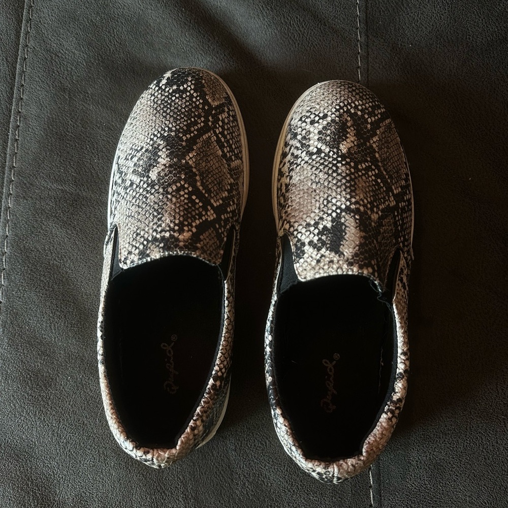 womens snakeskin textured platform shoes